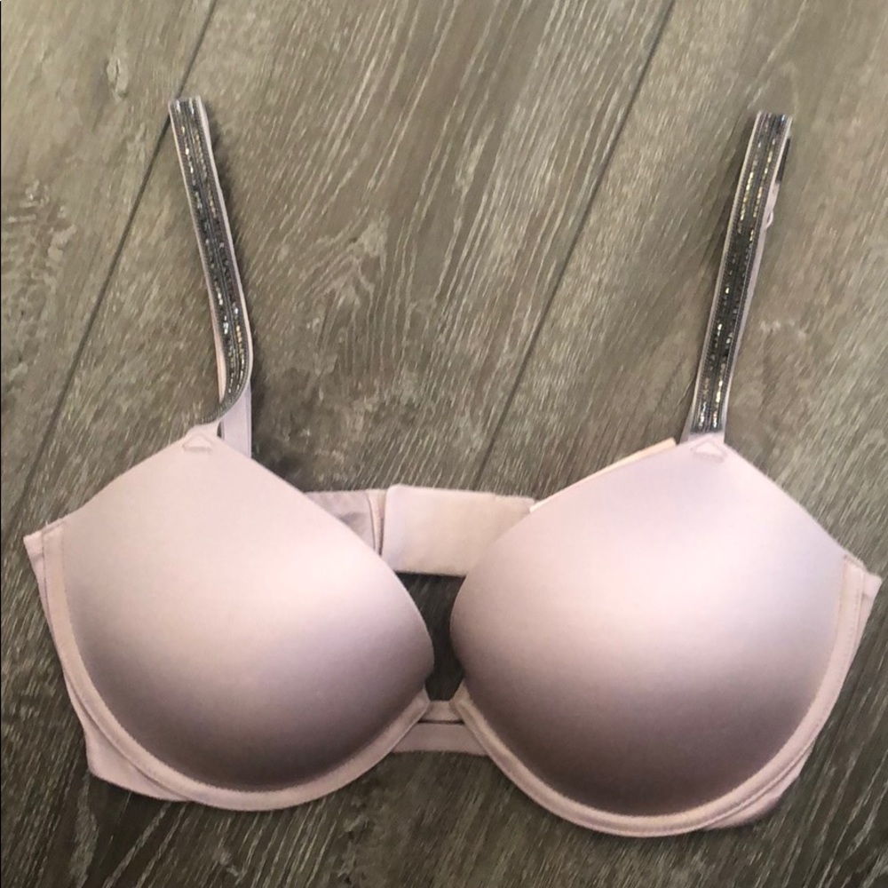 🆕 Victoria’s Secret Very Sexy push up bra 34DD